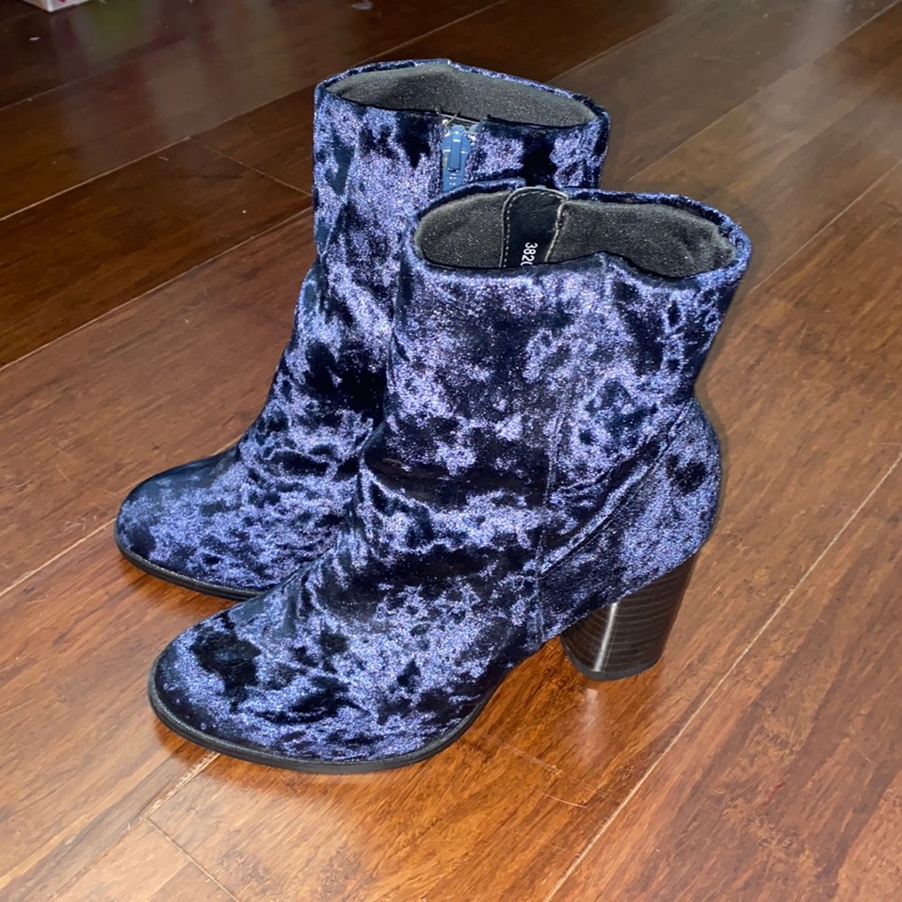 Blue velvet heeled boots